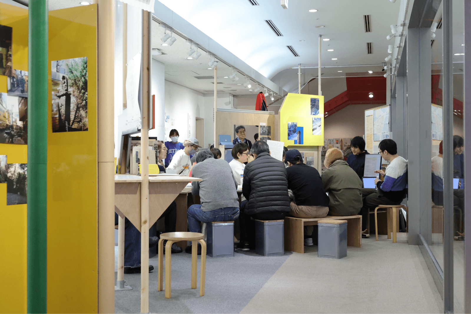 自分史をひもとく｜年表＋事典ワークショップ／街の景色をつくる「風俗史」でチェーン店の歴史を考える