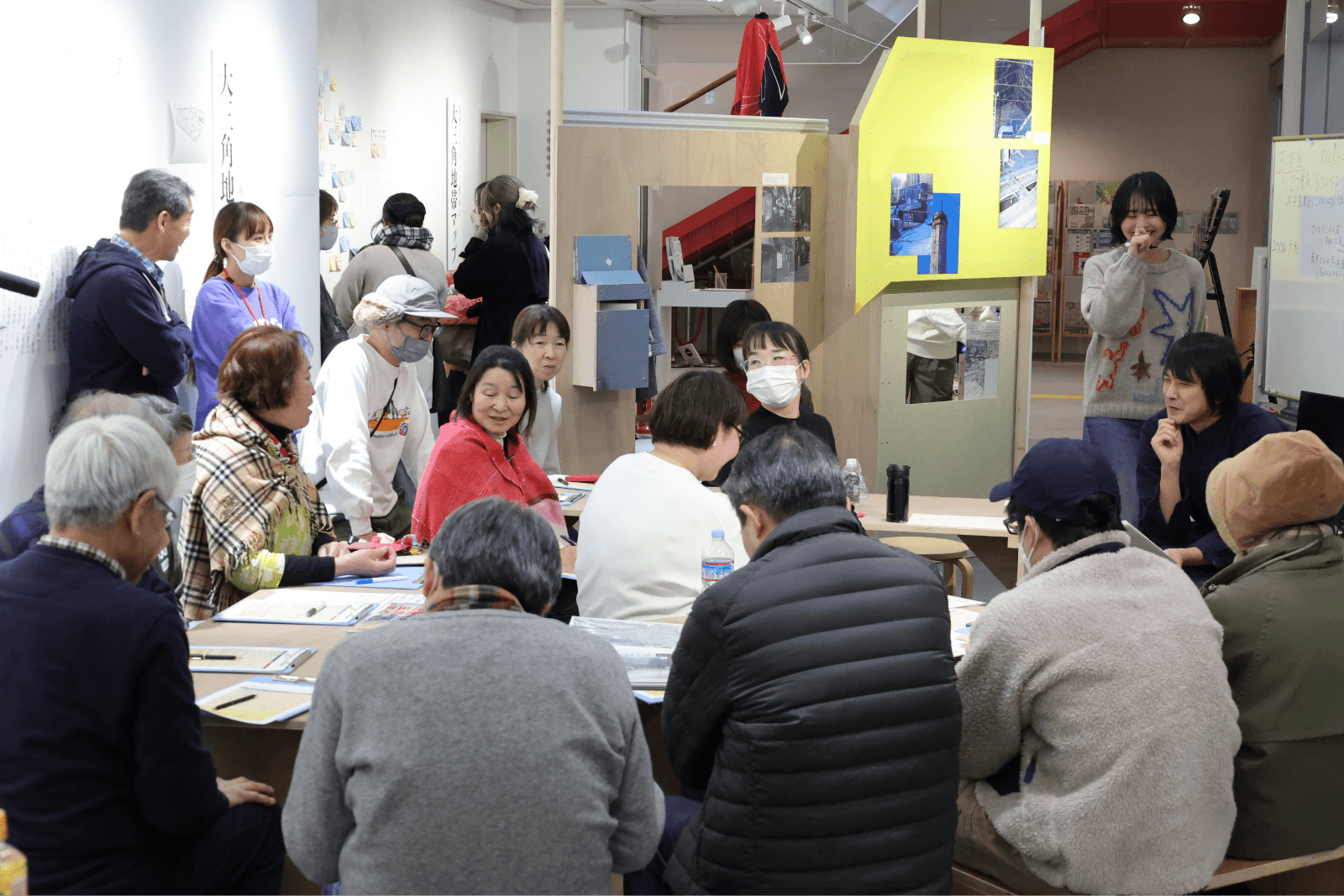 自分史をひもとく｜年表＋事典ワークショップ／街の景色をつくる「風俗史」でチェーン店の歴史を考える