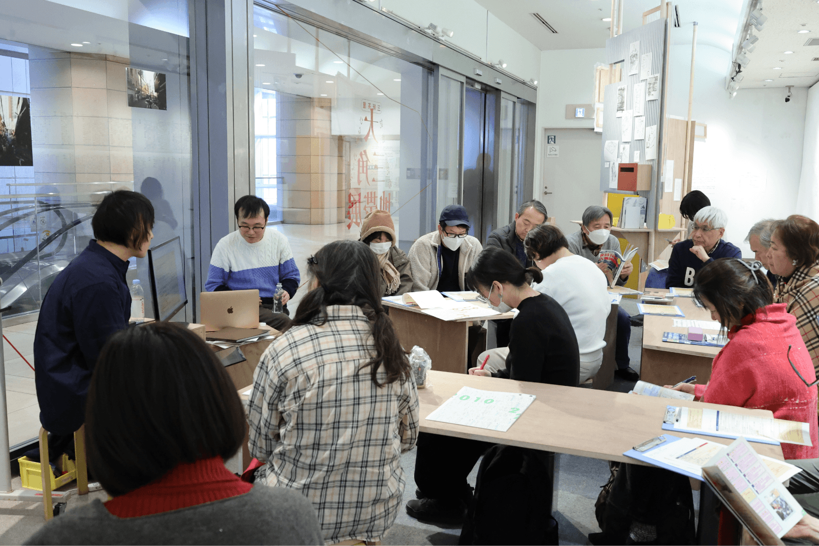 自分史をひもとく｜年表＋事典ワークショップ／街の景色をつくる「風俗史」でチェーン店の歴史を考える