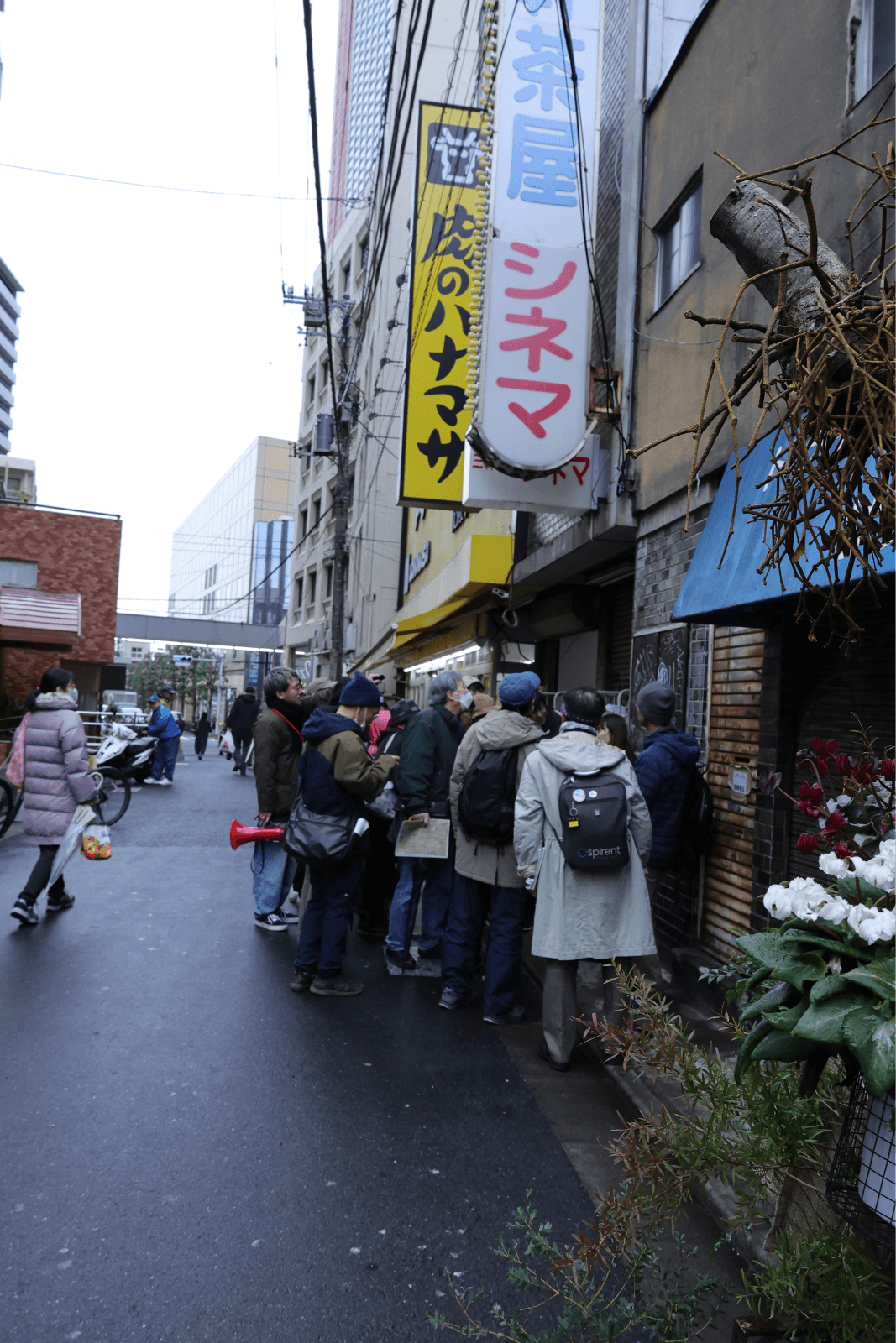 現在も三軒茶屋シネマの看板が残されている