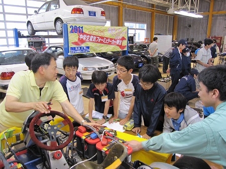 中学生電気フォーミュラーカー教室が開催中です！