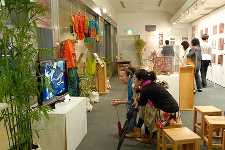 「カリブ海とクナ族のモラ展」開催中です