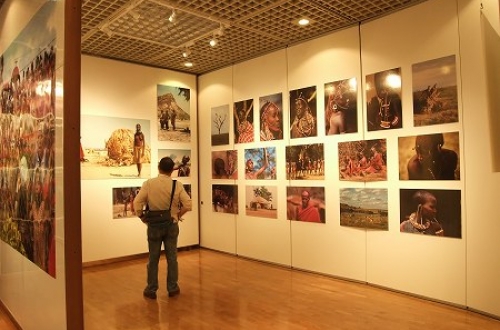 「異郷　西江雅之写真展」開催中です　