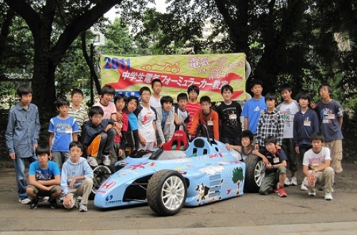 中学生電気フォーミュラーカー教室が開催中です!