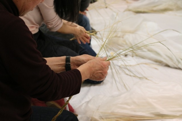 『稲藁と羊毛でつくる“未年”の正月飾り』が開催されました