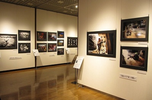 『DAYS JAPAN写真展2013 地球の上に生きる 世界の未来にできること』開催中です!!