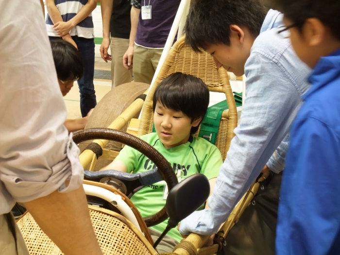 中学生プラグインハイブリッド教室
「次世代車を組み立てよう！」
