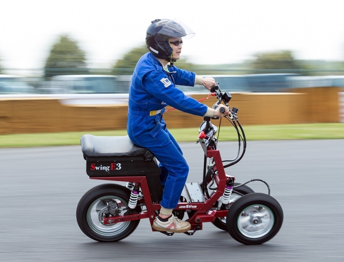 中学生次世代車教室2016「電動三輪車E3 をつくろう！」