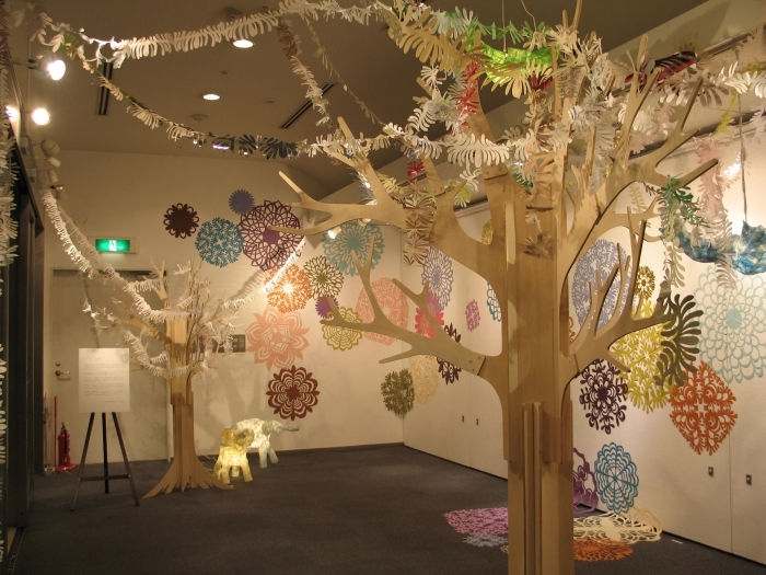 矢口加奈子作品展
「折る　切る　ひらく　切り紙の森へ」