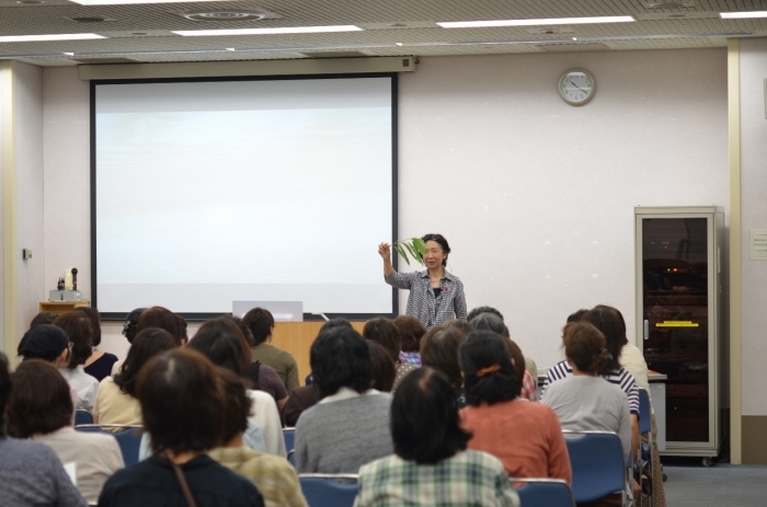 講演会「さがしてみよう身近な自然～高柳芳恵さんを迎えて」 