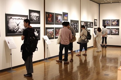 『DAYS JAPAN写真展2013 地球の上に生きる　世界の未来にできること』開催中です!!