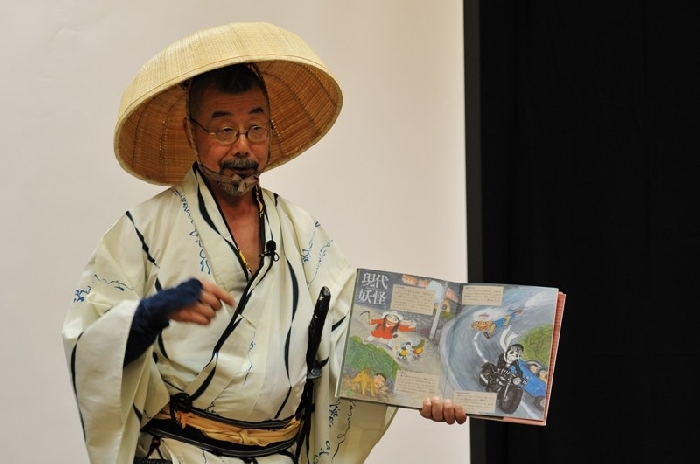 講演会「飯野和好氏　自作絵本を語る」