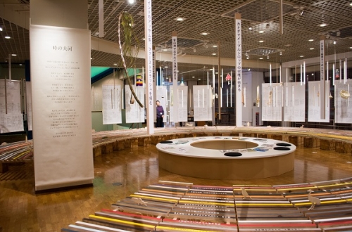 「時間をめぐる、めぐる時間の展覧会」はじまりました。