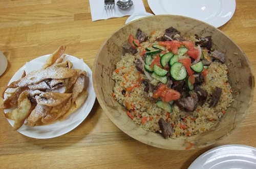 「目と耳と舌で味わうタジキスタンのくらし」